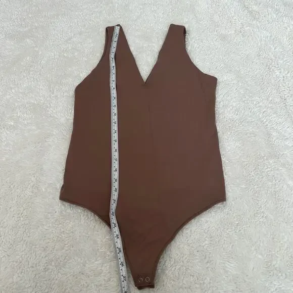 Abercrombie Fitch Soft A&F Sleeveless V Neck Bodysuit Taupe M Basics Minimalist - Picture 3 of 4